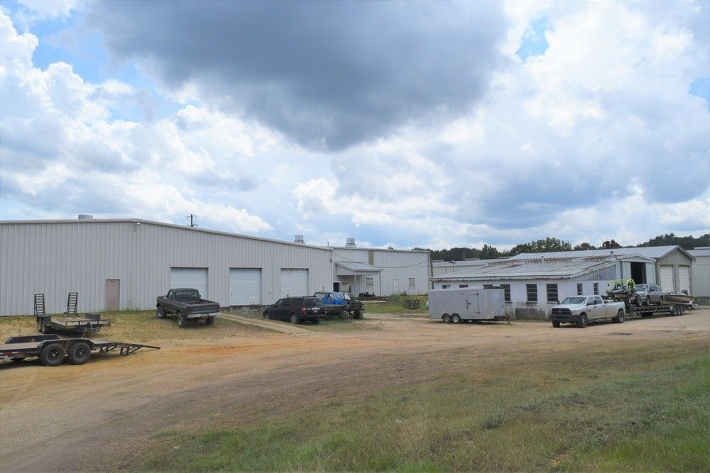 Crystal Lake: 2225 Highway 14 W, Autaugaville, AL 36003